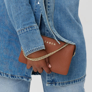 Feature Handle Chain Gold Curb